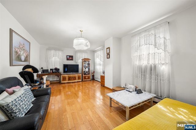 539 Bergen Boulevard, Ridgefield, NJ 07657