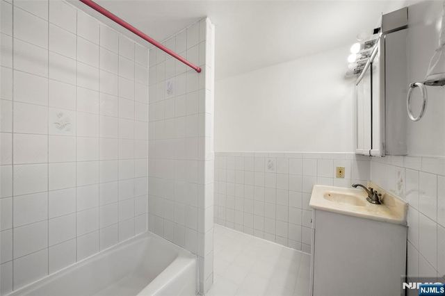 539 Bergen Boulevard, Ridgefield, NJ 07657
