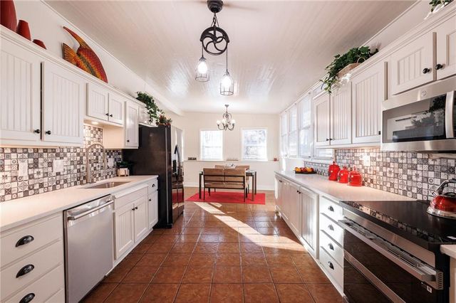 22 U Lake Shore Drive, Lake Lotawana, MO 64086