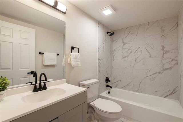 22 U Lake Shore Drive, Lake Lotawana, MO 64086