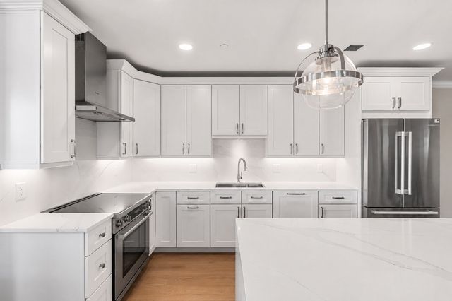 16 Franklin Street 1302, Salem, MA 01970