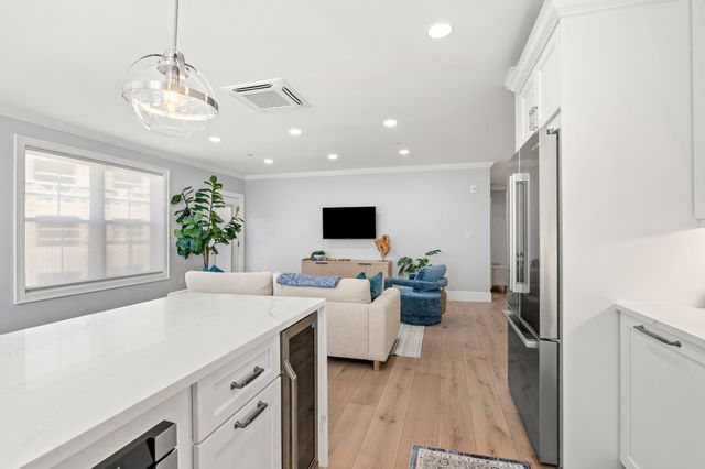 16 Franklin Street 1302, Salem, MA 01970