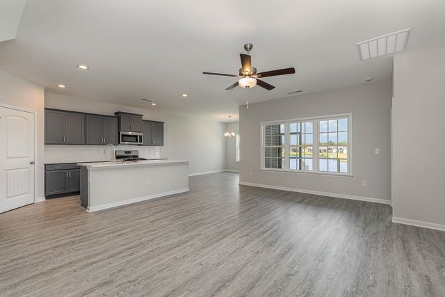 909 Woodside Dr., Conway, SC 29526