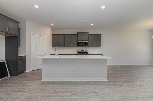 909 Woodside Dr., Conway, SC 29526