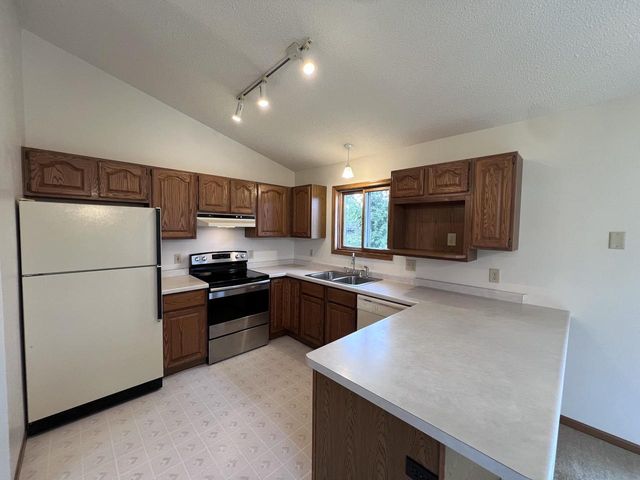 2023 E 11th St, Superior, WI 54880