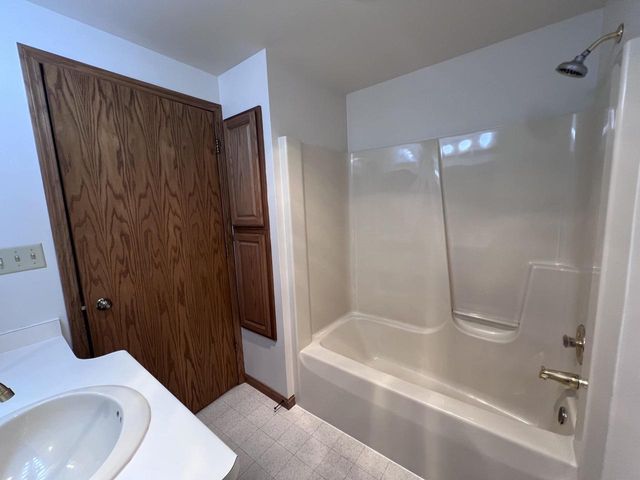 2023 E 11th St, Superior, WI 54880