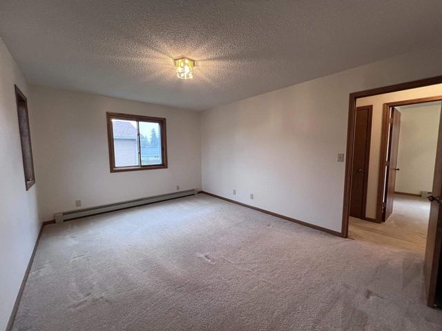 2023 E 11th St, Superior, WI 54880