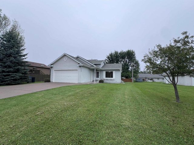 2023 E 11th St, Superior, WI 54880