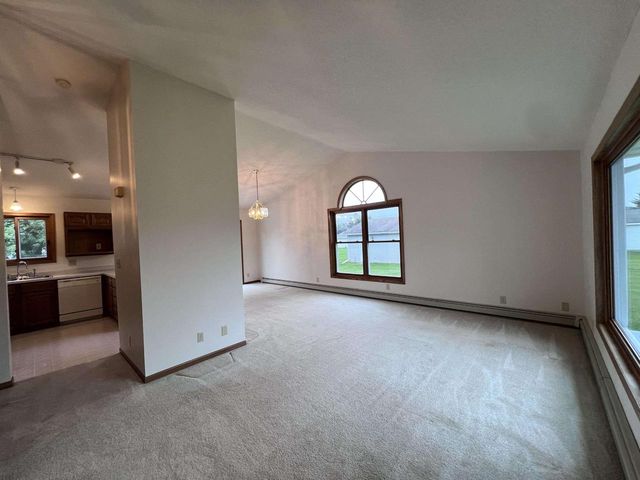 2023 E 11th St, Superior, WI 54880