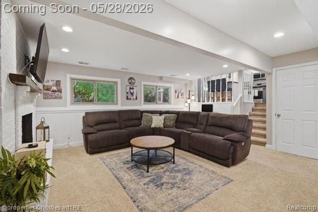 6884 Aeroview Street, West Bloomfield, MI 48324