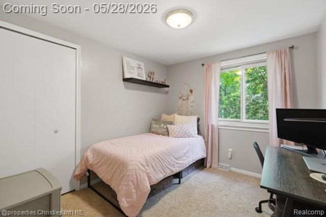 6884 Aeroview Street, West Bloomfield, MI 48324