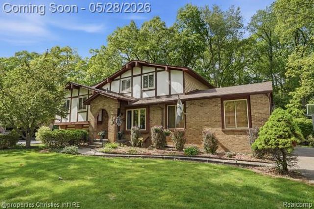 6884 Aeroview Street, West Bloomfield, MI 48324