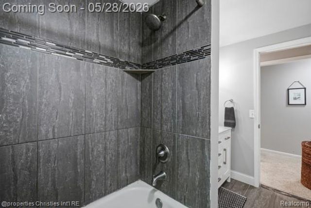 6884 Aeroview Street, West Bloomfield, MI 48324