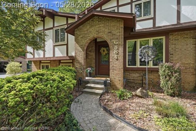 6884 Aeroview Street, West Bloomfield, MI 48324