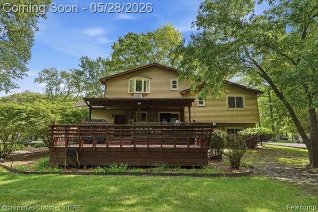 6884 Aeroview Street, West Bloomfield, MI 48324