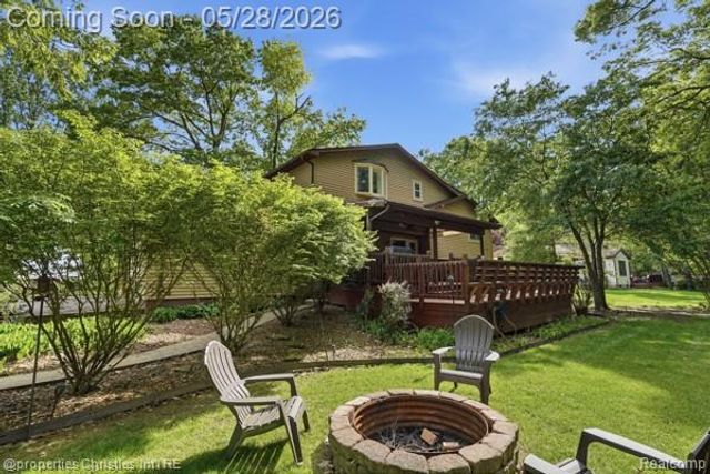 6884 Aeroview Street, West Bloomfield, MI 48324