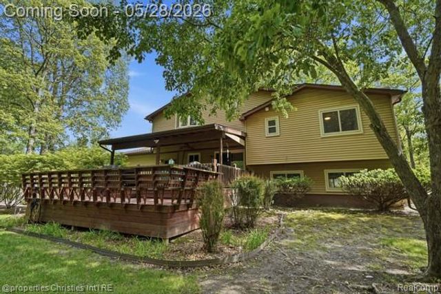 6884 Aeroview Street, West Bloomfield, MI 48324