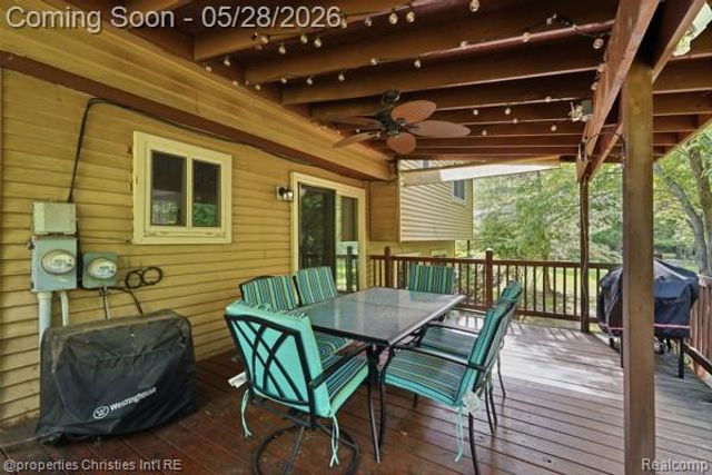 6884 Aeroview Street, West Bloomfield, MI 48324