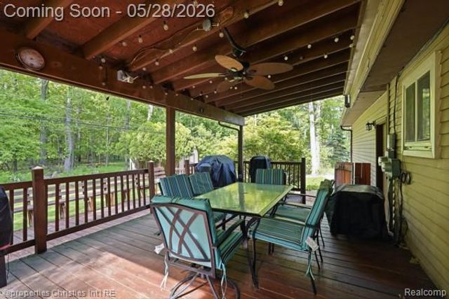 6884 Aeroview Street, West Bloomfield, MI 48324