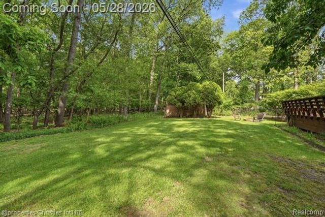 6884 Aeroview Street, West Bloomfield, MI 48324
