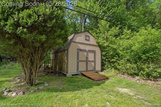 6884 Aeroview Street, West Bloomfield, MI 48324