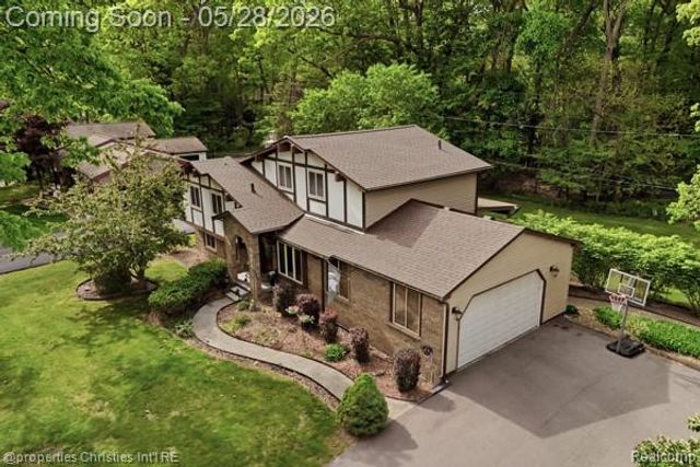 6884 Aeroview Street, West Bloomfield, MI 48324