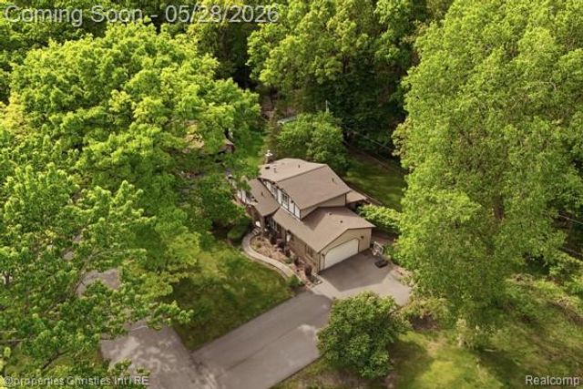 6884 Aeroview Street, West Bloomfield, MI 48324