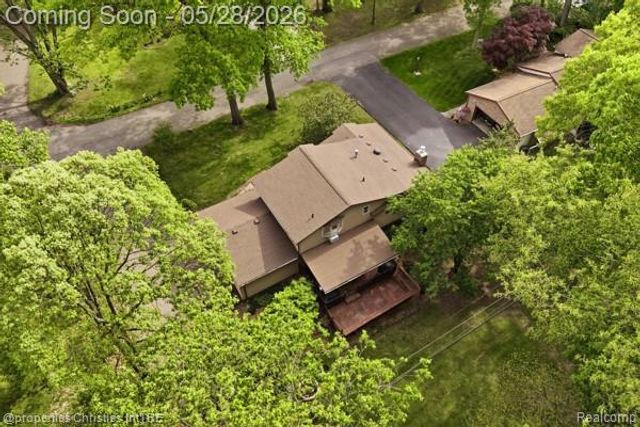 6884 Aeroview Street, West Bloomfield, MI 48324