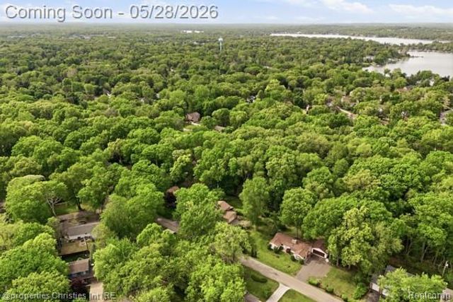 6884 Aeroview Street, West Bloomfield, MI 48324