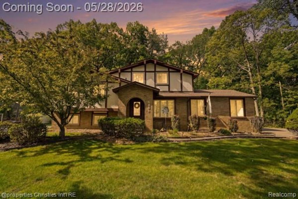6884 Aeroview Street, West Bloomfield, MI 48324
