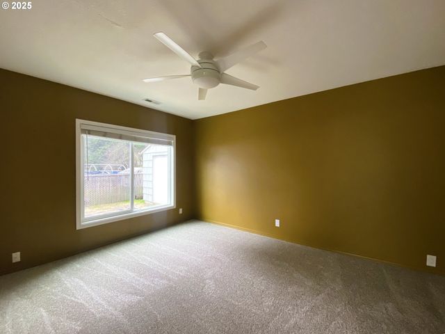 11533 Se MARKET St, Portland, OR 97216