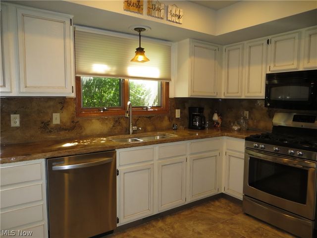 18606 Buccaneer Creek Drive 16, Strongsville, OH 44136