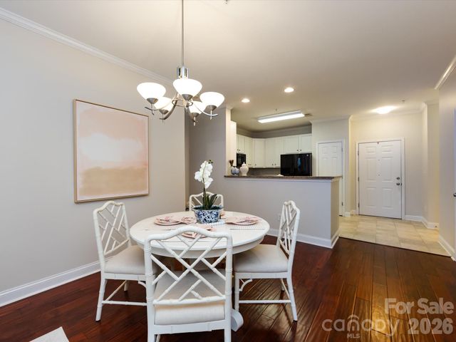 1000 E Woodlawn Road 113, Charlotte, NC 28209