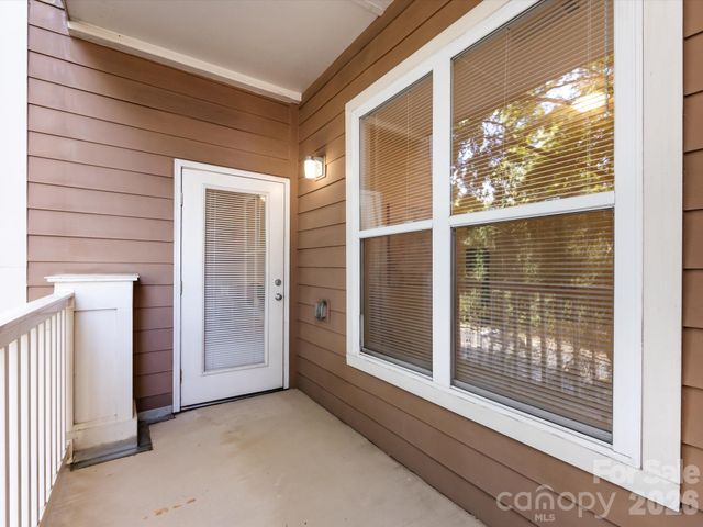 1000 E Woodlawn Road 113, Charlotte, NC 28209