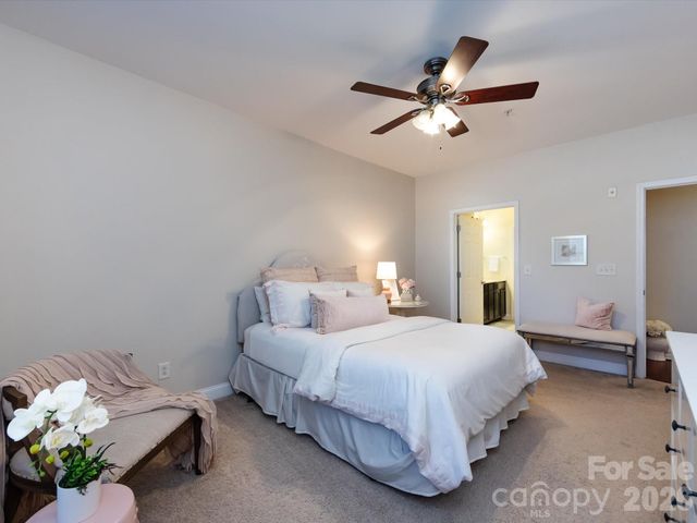 1000 E Woodlawn Road 113, Charlotte, NC 28209