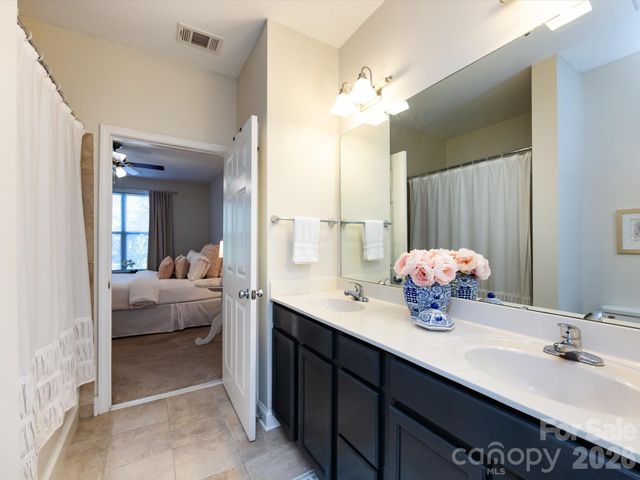 1000 E Woodlawn Road 113, Charlotte, NC 28209