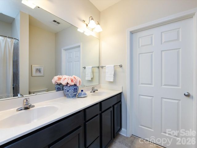 1000 E Woodlawn Road 113, Charlotte, NC 28209