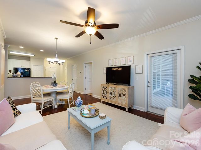 1000 E Woodlawn Road 113, Charlotte, NC 28209