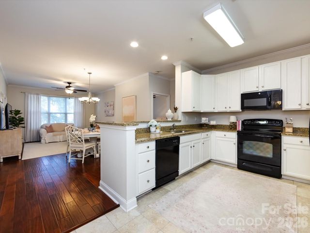 1000 E Woodlawn Road 113, Charlotte, NC 28209