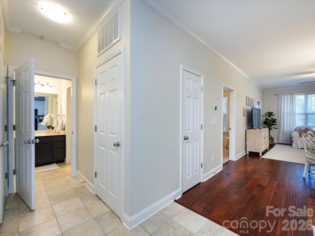 1000 E Woodlawn Road 113, Charlotte, NC 28209