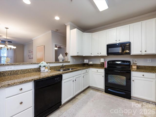 1000 E Woodlawn Road 113, Charlotte, NC 28209