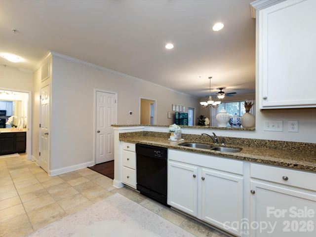 1000 E Woodlawn Road 113, Charlotte, NC 28209