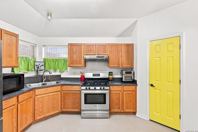 608 Whitman Ave, San Antonio, TX 78211
