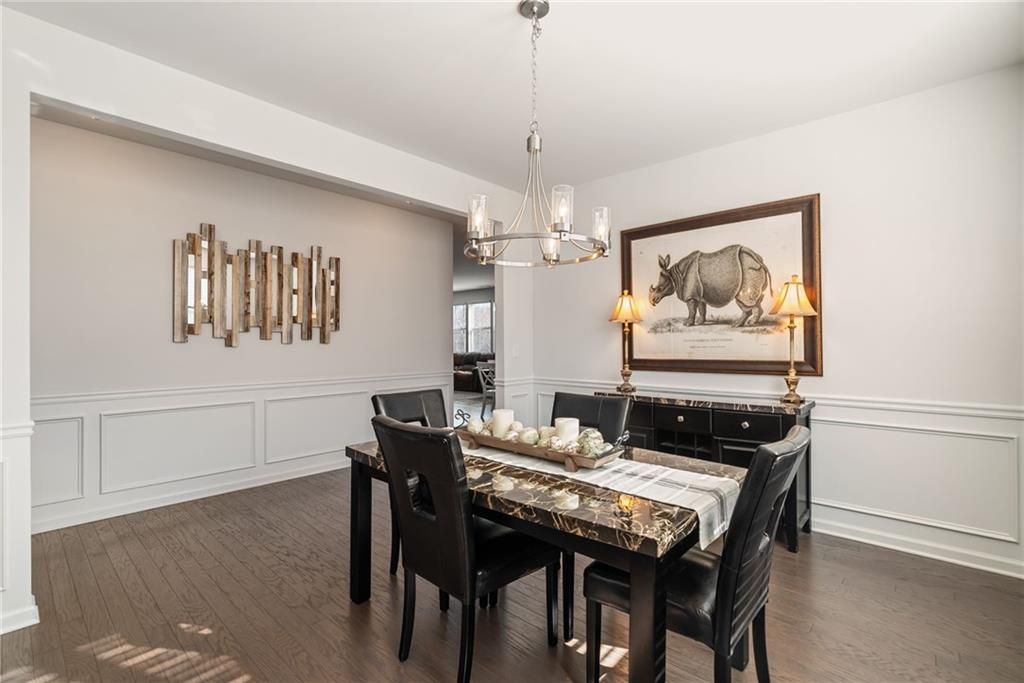 Image 10 of property listing at 7925 Brewton Creek Drive, Cumming, GA 30028