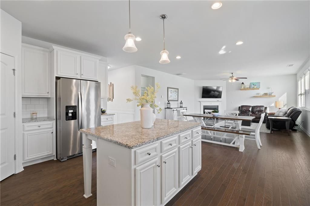 Image 13 of property listing at 7925 Brewton Creek Drive, Cumming, GA 30028