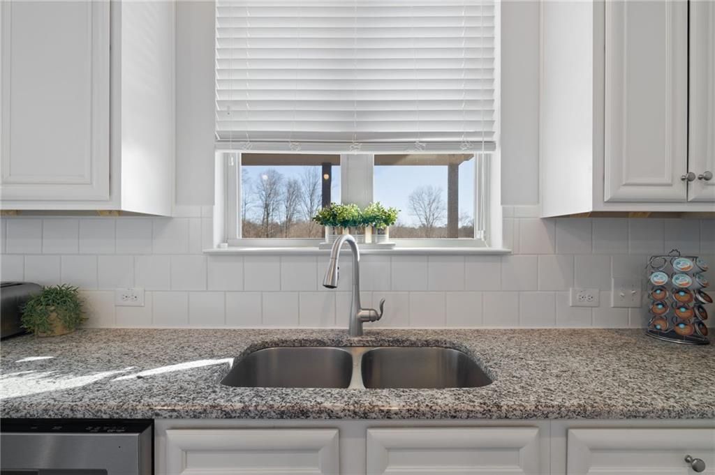 Image 18 of property listing at 7925 Brewton Creek Drive, Cumming, GA 30028