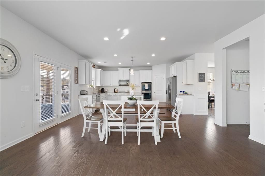 Image 19 of property listing at 7925 Brewton Creek Drive, Cumming, GA 30028