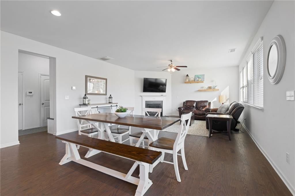 Image 21 of property listing at 7925 Brewton Creek Drive, Cumming, GA 30028