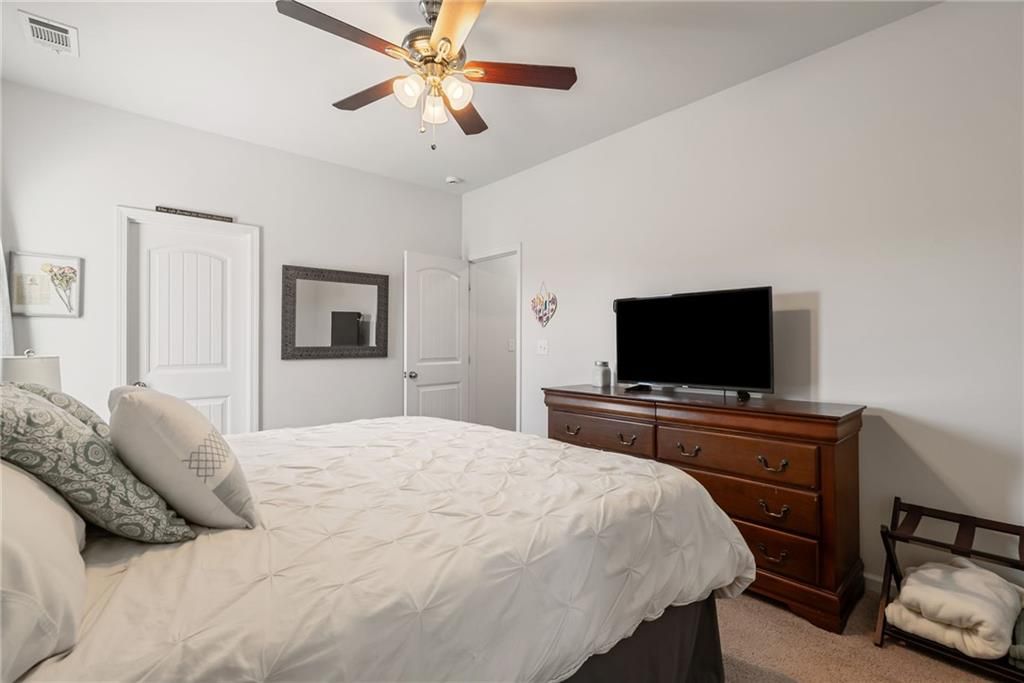 Image 34 of property listing at 7925 Brewton Creek Drive, Cumming, GA 30028