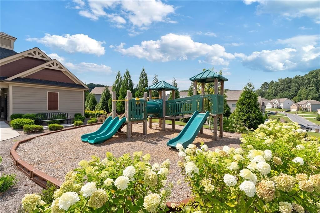 Image 61 of property listing at 7925 Brewton Creek Drive, Cumming, GA 30028